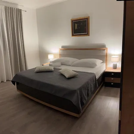 Ostro Apartment *